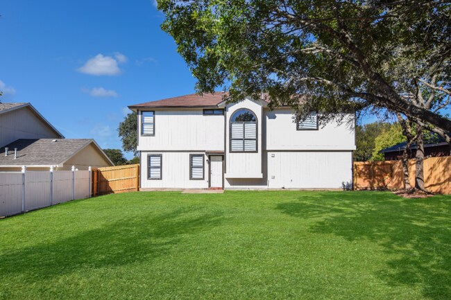 Building Photo - 2212 Jay Dr