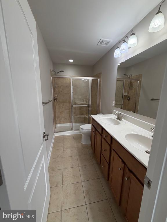 Building Photo - 128 Hidden Brook Dr