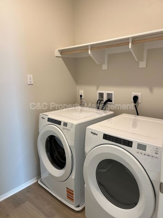 Building Photo - 2084 Mandarin Ln