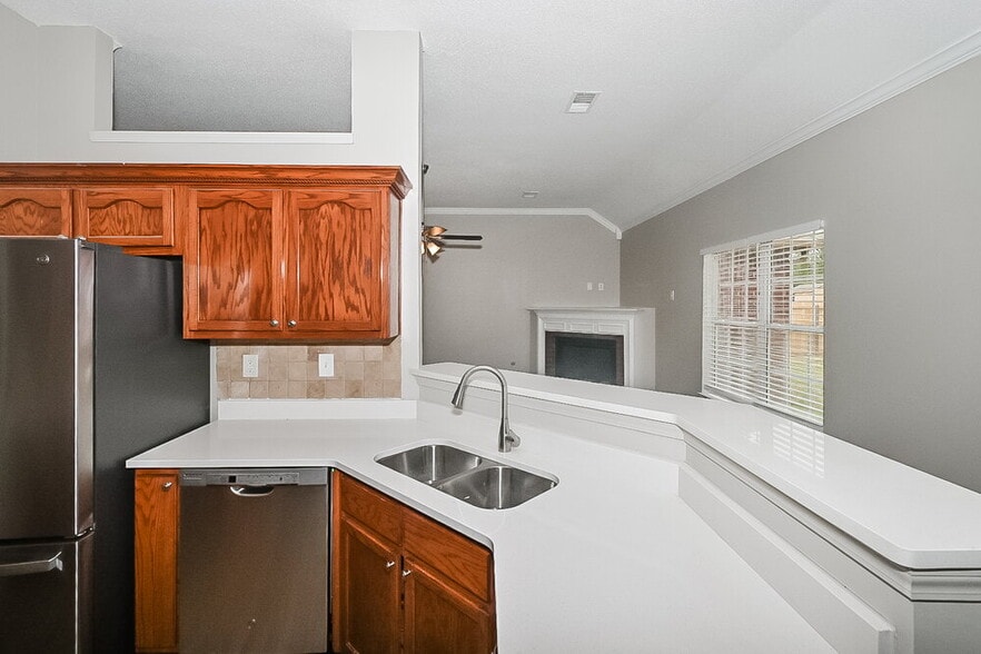 Building Photo - 2785 Pinnacle Dr