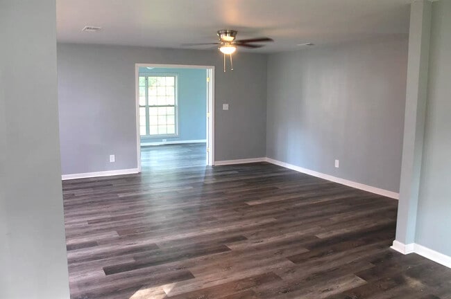 Building Photo - 2226 Windcrest Dr