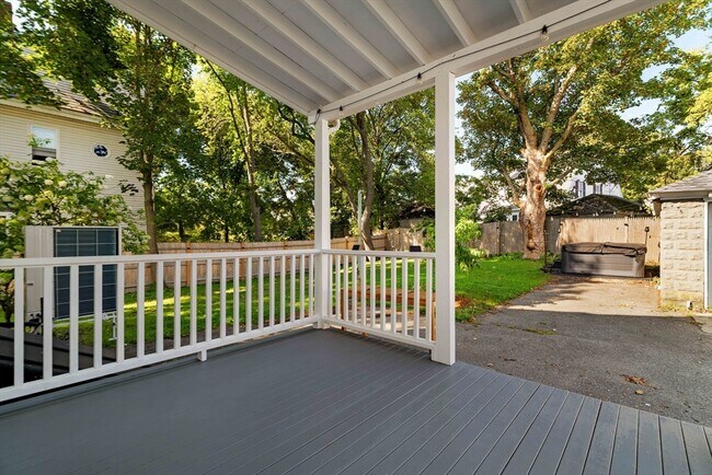 Building Photo - 87 College Ave