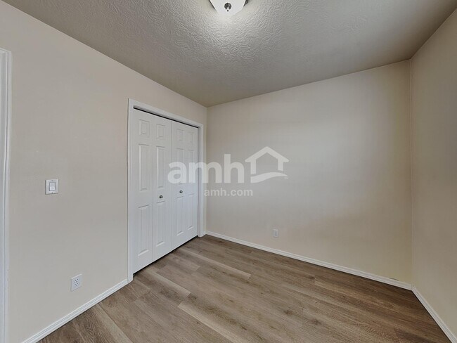 Building Photo - 1149 N Caterpillar Ave