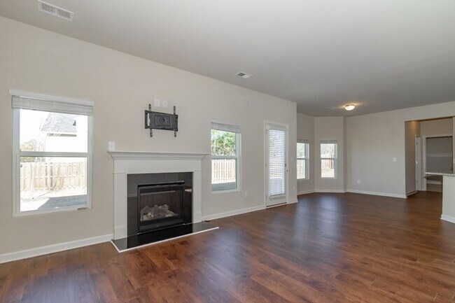 Building Photo - 4702 Southwind Rd