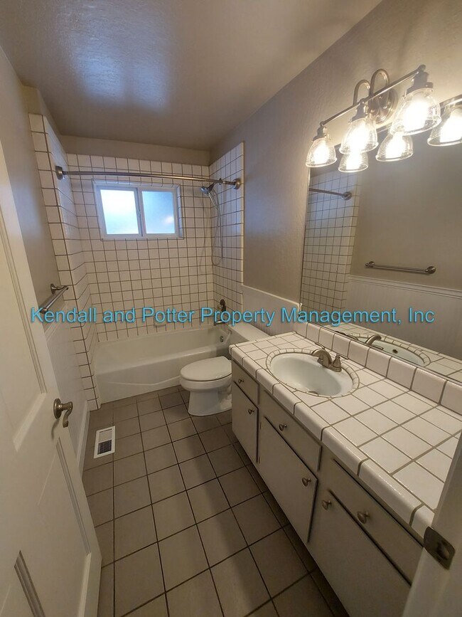 Building Photo - 5737 Soquel Dr
