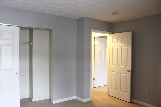 Building Photo - 2453 Mosby Ct
