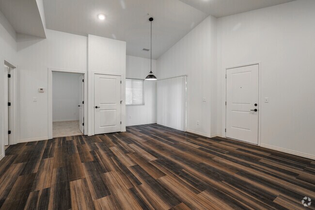 1BR, 1BA - 800SF - WIN RESIDENCES