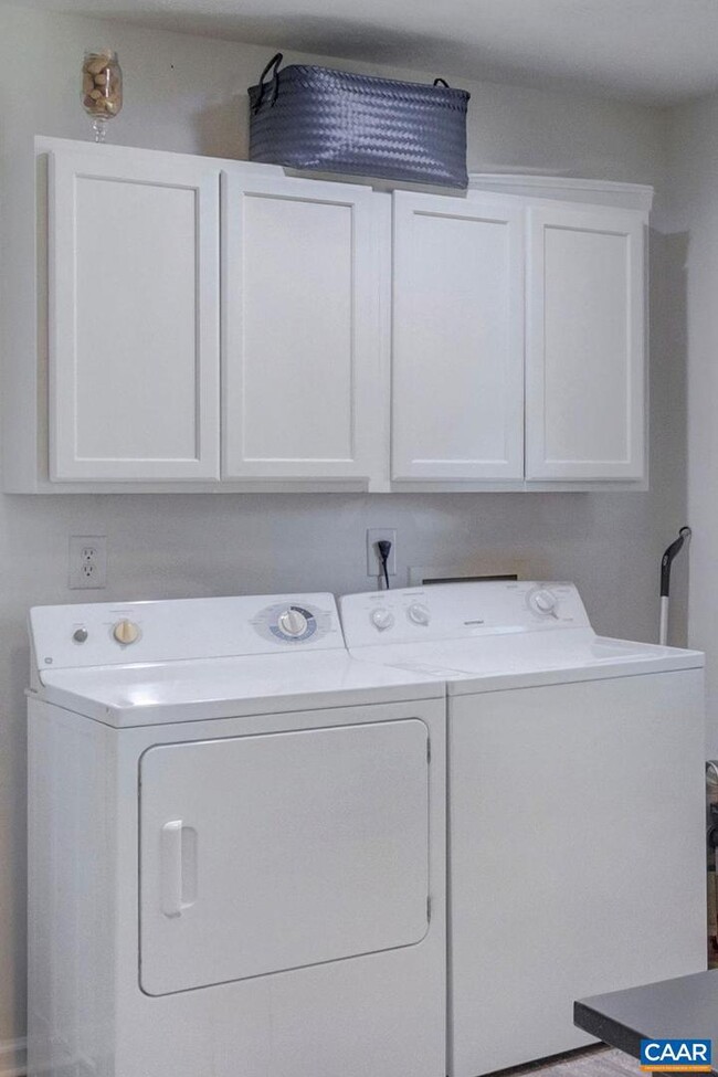 Washer/dryer - 412 Gentry Dr