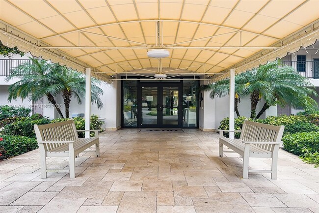 Building Photo - 3200 N Palm Aire Dr
