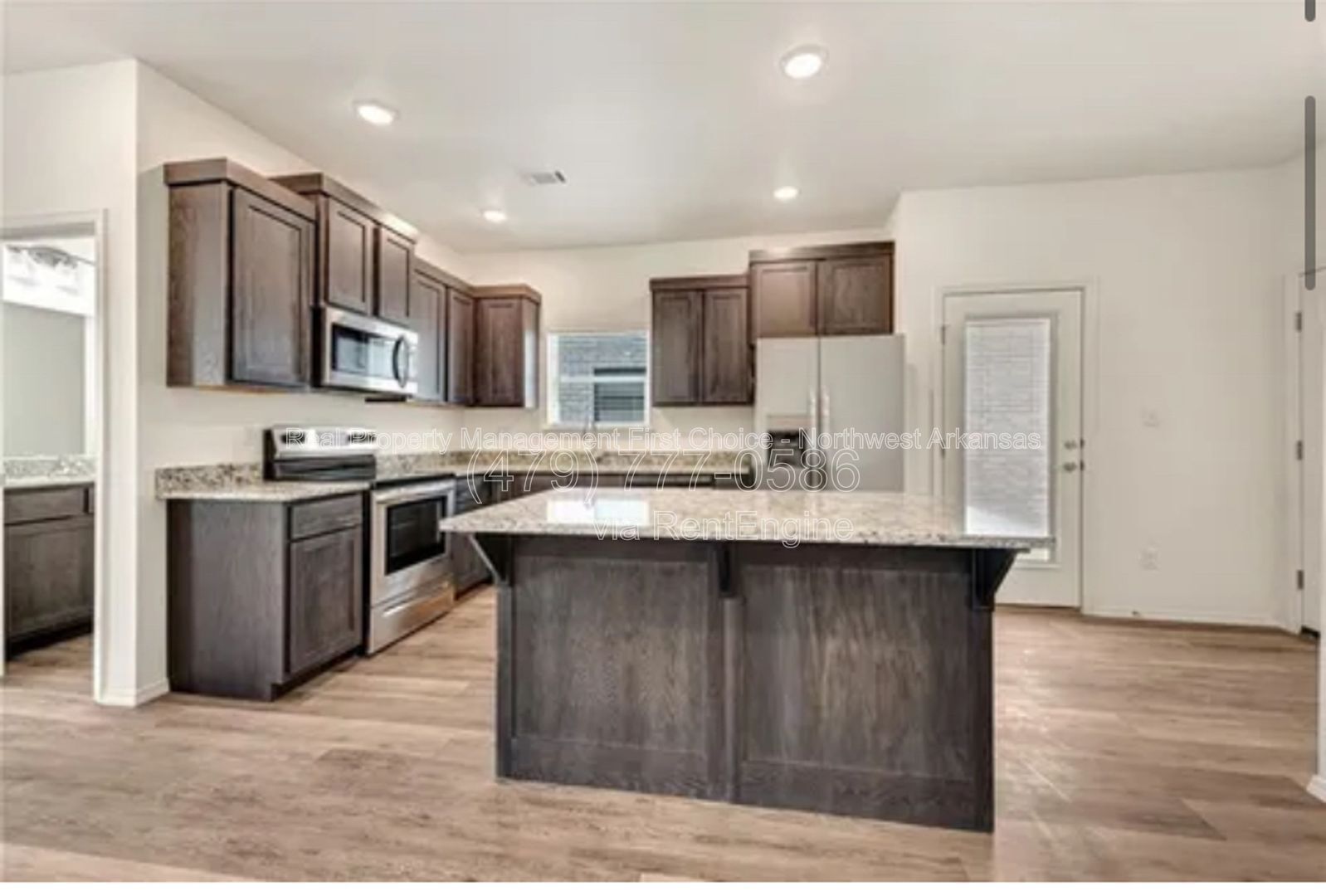 Building Photo - 820 S Benchmark Ln