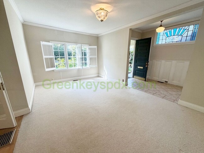 Building Photo - 10197-1136