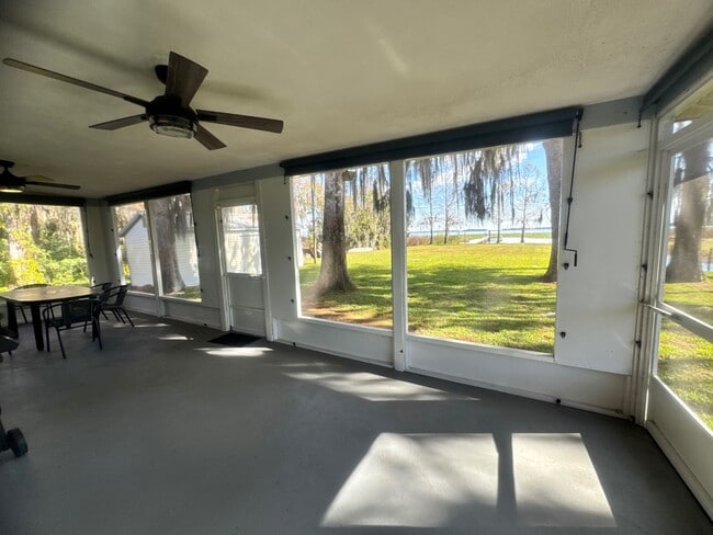 Building Photo - 19 Windy Point Rd