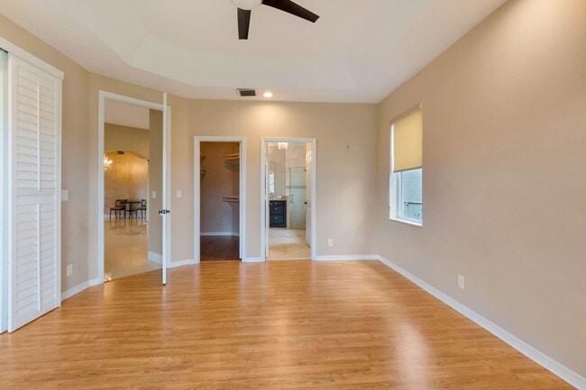 Building Photo - 12372 Cascades Pointe Dr