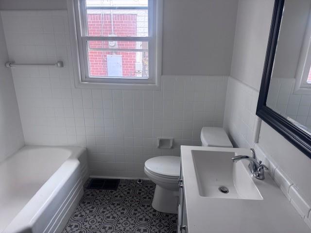 Building Photo - 2025 Cedar St