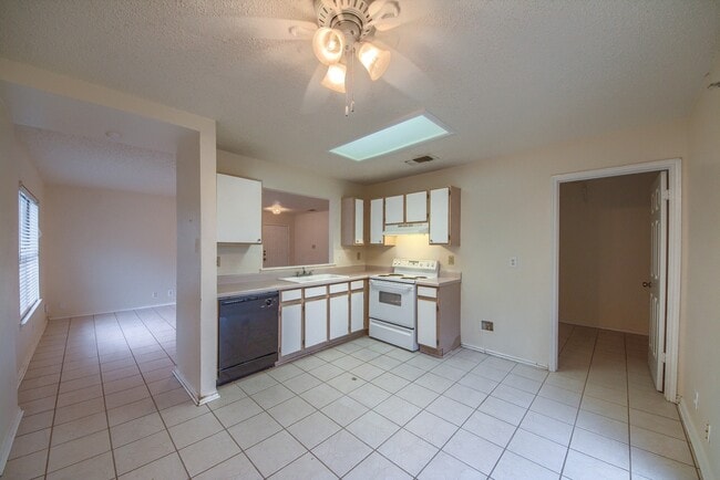 Building Photo - 7611 Scenic Glade