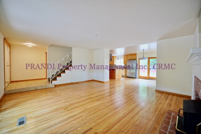 Building Photo - "Charming 4-Bed, 3-Bath Sanctuary in San R...