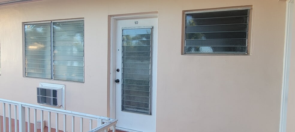 Building Photo - American Gardens Condominiums