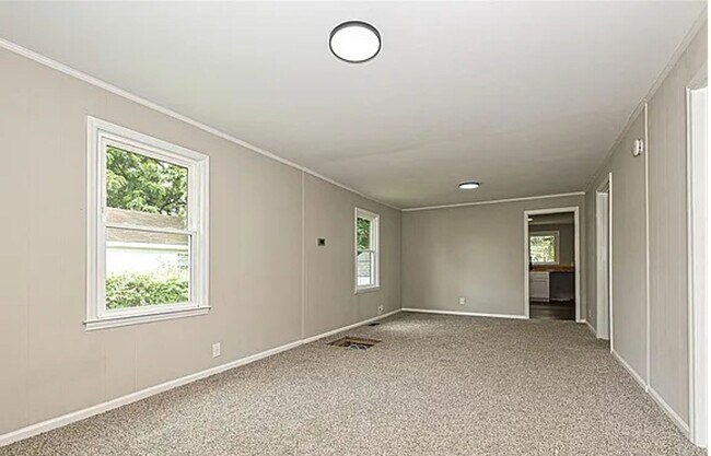 Building Photo - 225 Charlesvoix Ave