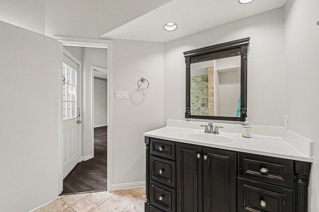 Building Photo - 5913 Woodway Place Ct