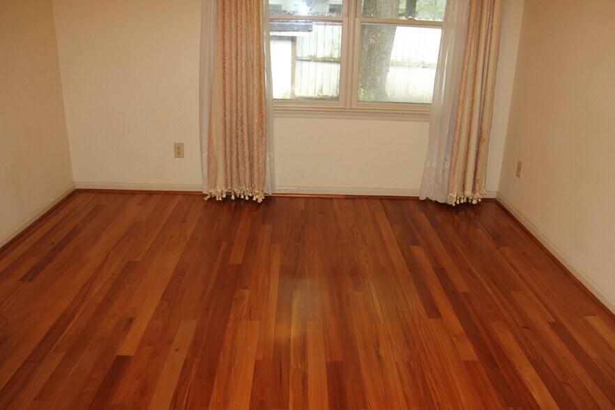Master Bedroom - 139 Barn Swallow Rdg