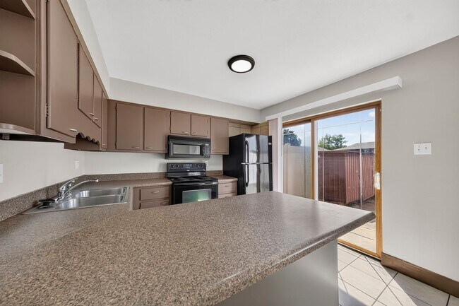 Building Photo - 7473 Hazelcrest Dr