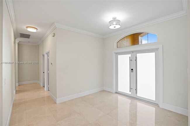 Building Photo - 720 Cypress Pointe Dr W