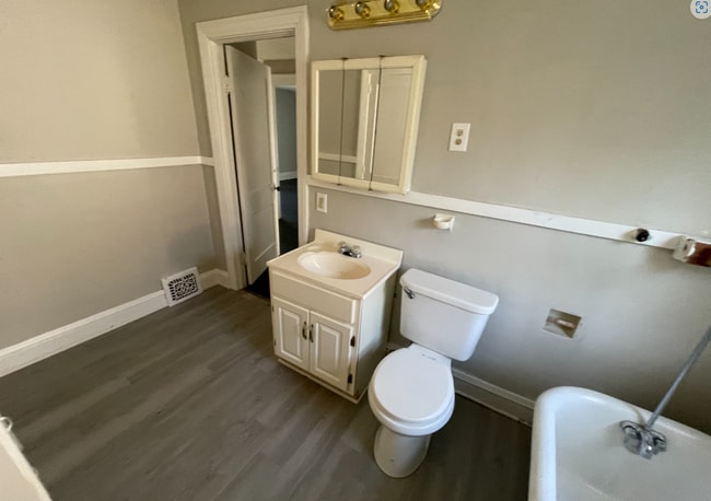 Building Photo - SECTION 8 and EDEN Accepted!! Spacious Newly Renovated 3 Br Home!