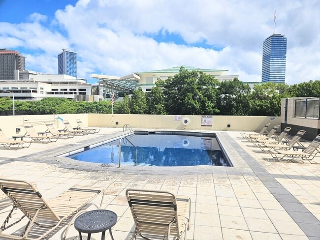 Building Photo - 1717 Ala Wai Blvd