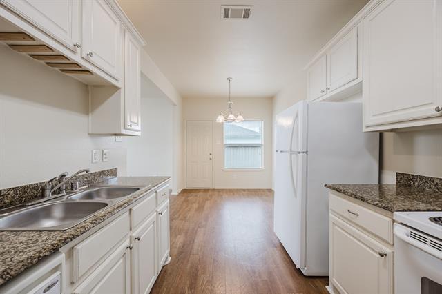 Building Photo - 103 Janis St