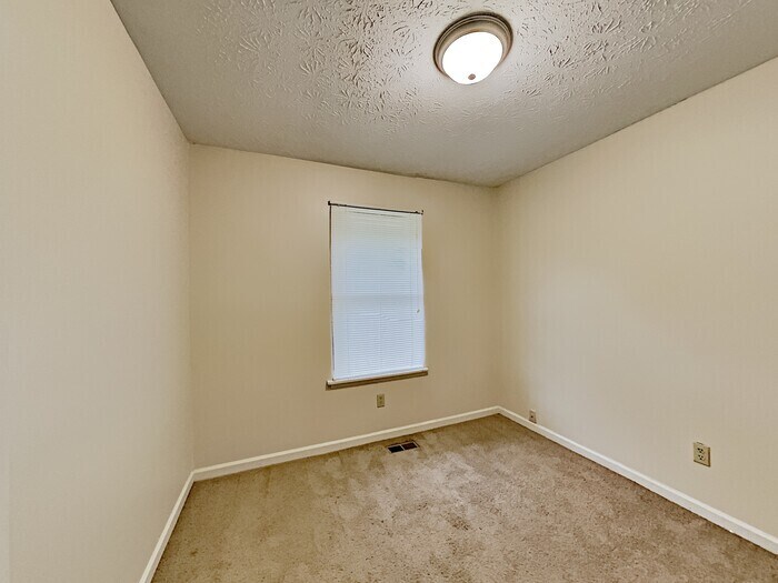 Building Photo - 8401 Beechwood Trce