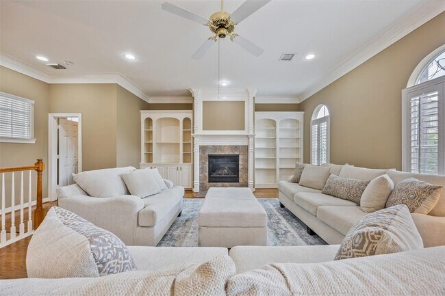Building Photo - 5411 Blossom St