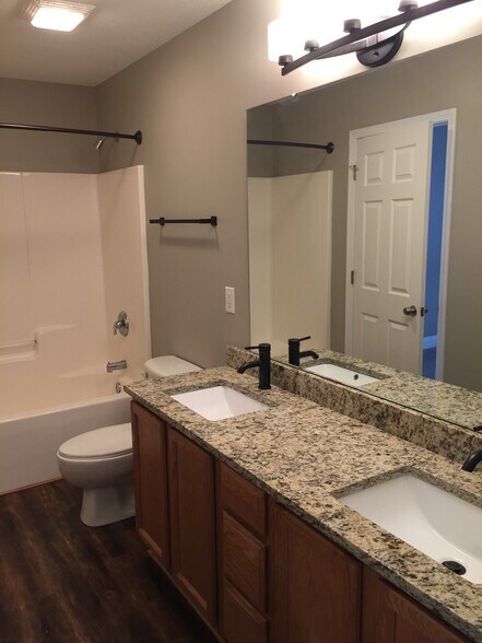 Bath - 2B Circleview Dr