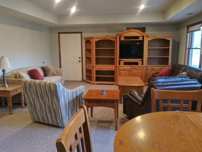 Building Photo - 8550 Waverly Rd