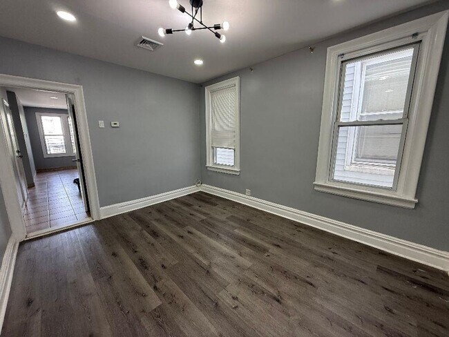 Building Photo - 168 Clendenny Ave