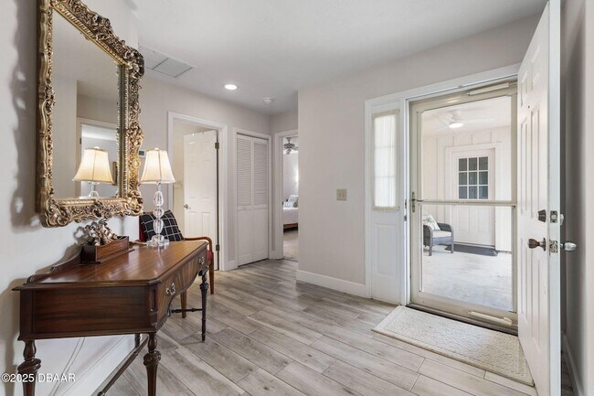 Building Photo - 4 Jasmine Run