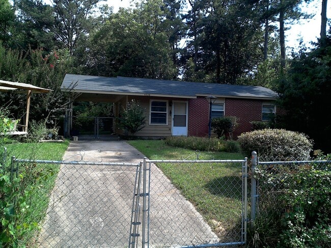 Building Photo - **ON HOLD**East Columbus 3 bedroom/1 bathr...