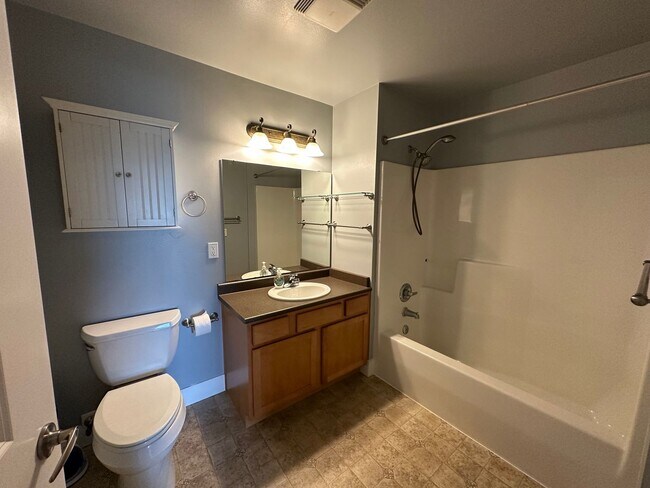 Building Photo - 1 Bed, 1 Bath Condo with Bellingham Bay View and parking garage