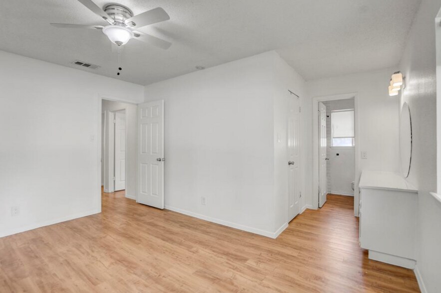 Building Photo - 705 Huntingdon Pl