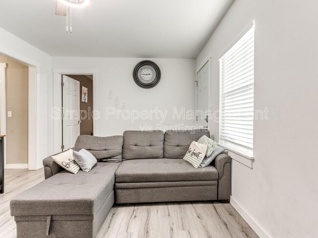 Building Photo - 425 Babb Dr