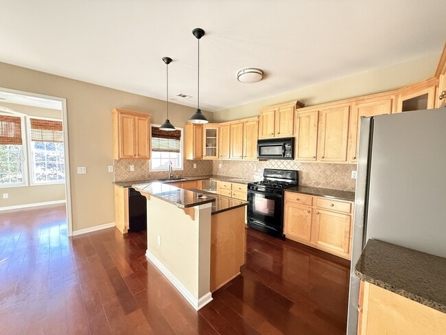 Building Photo - 1705 Waters Edge Trail