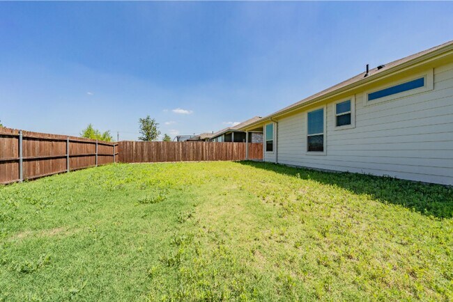 Building Photo - 8637 Centerboard Ln