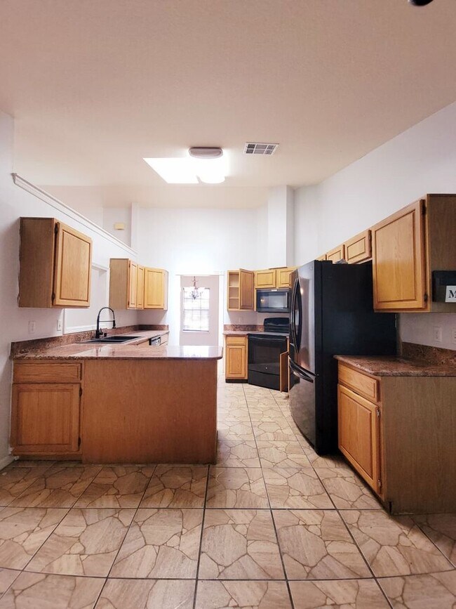 Building Photo - For Rent | Hidden Glen Community | 4 Bed, 2 Bath + Private Pool Oasis