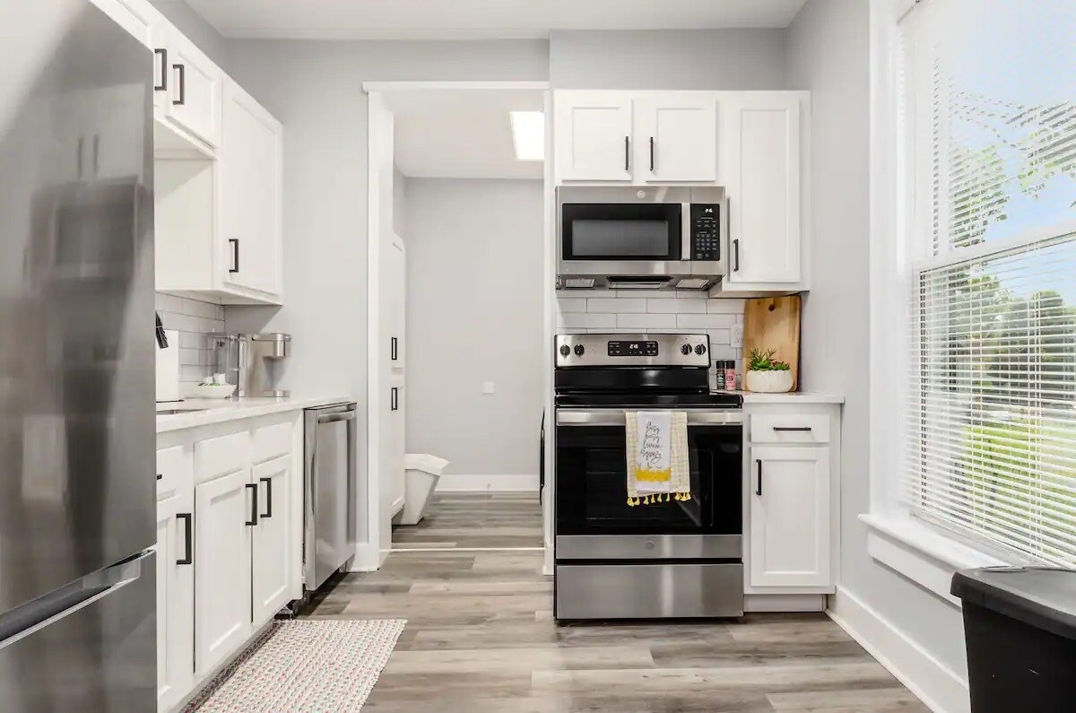 Kitchen alt - 63 E Moler St