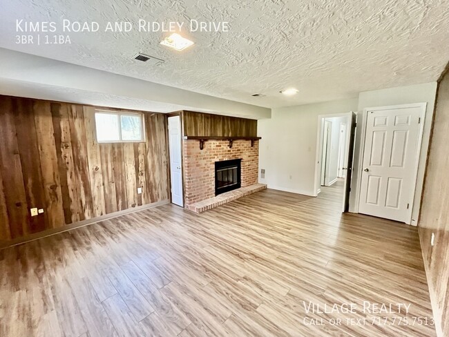 Building Photo - *** Available mid-June! *** Large, remodel...