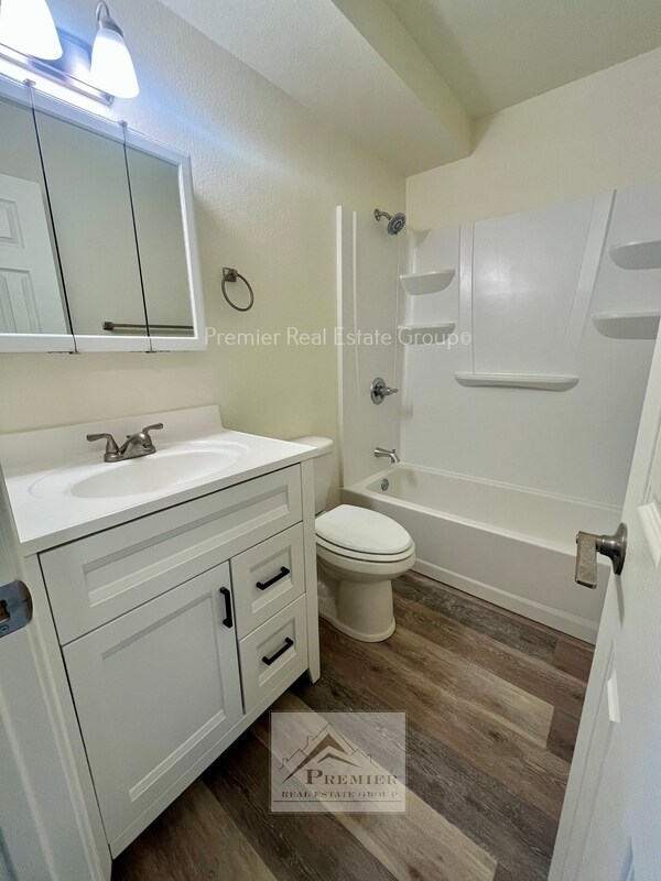 Building Photo - 1013 Western Dr