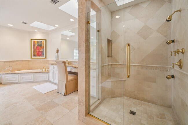 Building Photo - 2214 Potomac Dr