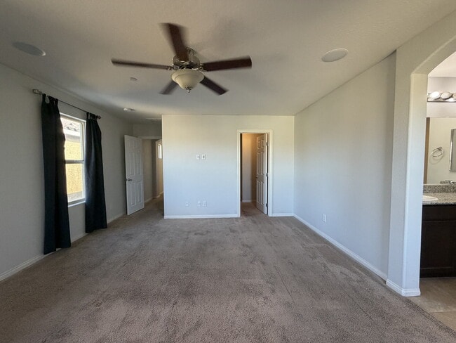 Building Photo - 4 BED 2.5 BATH 2 CAR GARAGE SINGLE FAMILY HOME W/ FULLY LANDSCAPED BACKYARD. THIS WAS FORMER MODE...