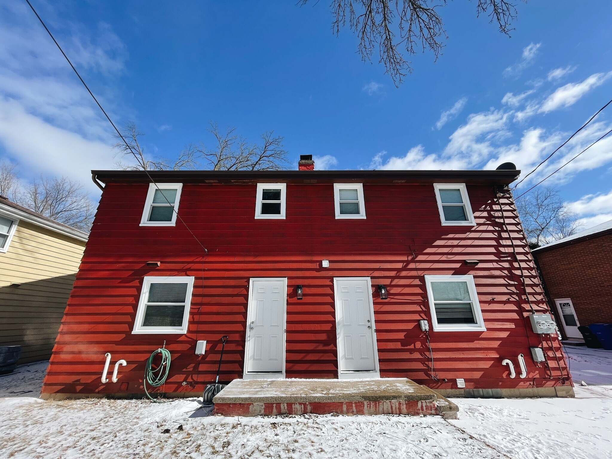 Building Photo - 2415 S Lawe St