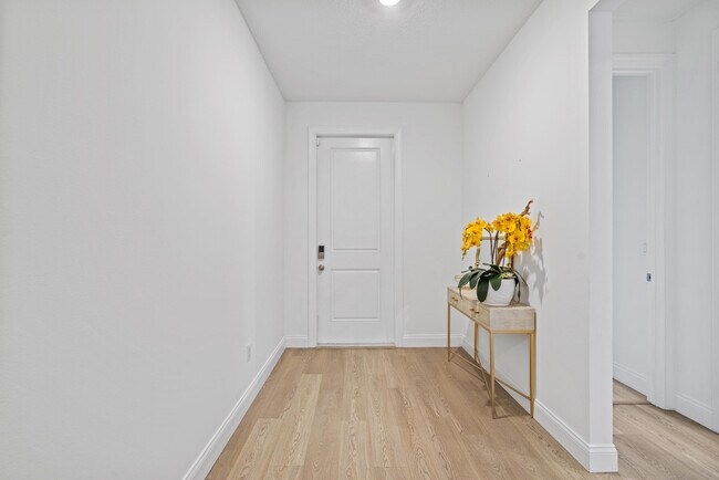 Building Photo - 8906 Dahlia Cir