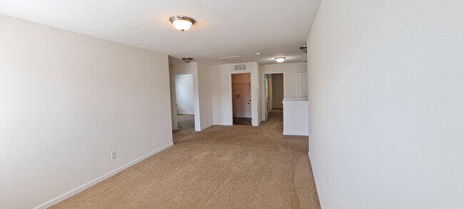Building Photo - 1527 Sergeant Ln